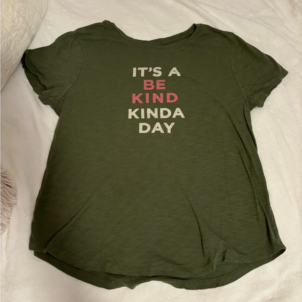 Size large. Green t shirt. Women